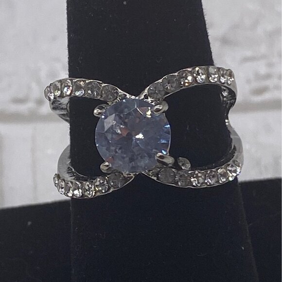 Silver Plated CZ Fashion Ring For Women Size 7 Elegant White Crystal Band - Picture 7 of 7